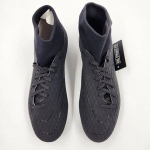 Men’s Nike soccer cleats Size 9. Nike Dynamic Fit Hypervenom. Black.